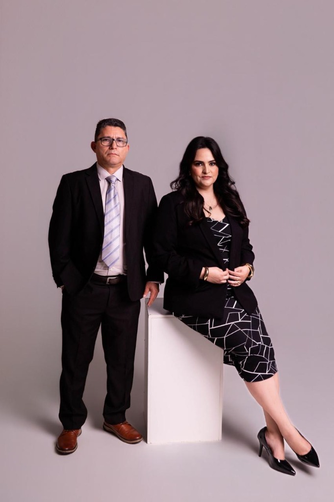 Dra. Camila Almeida e Dr. Reinaldo Adriano - Sócios Almeida e Bispo Advogados